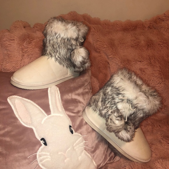 Like New Just Fab Ugg inspired faux fur snow boots - Picture 1 of 6